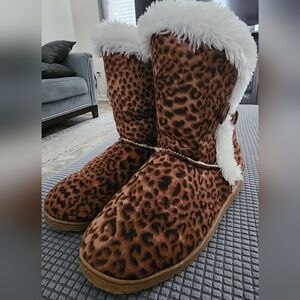 Dawgs Faux Fur Lined Leopard Print Boots